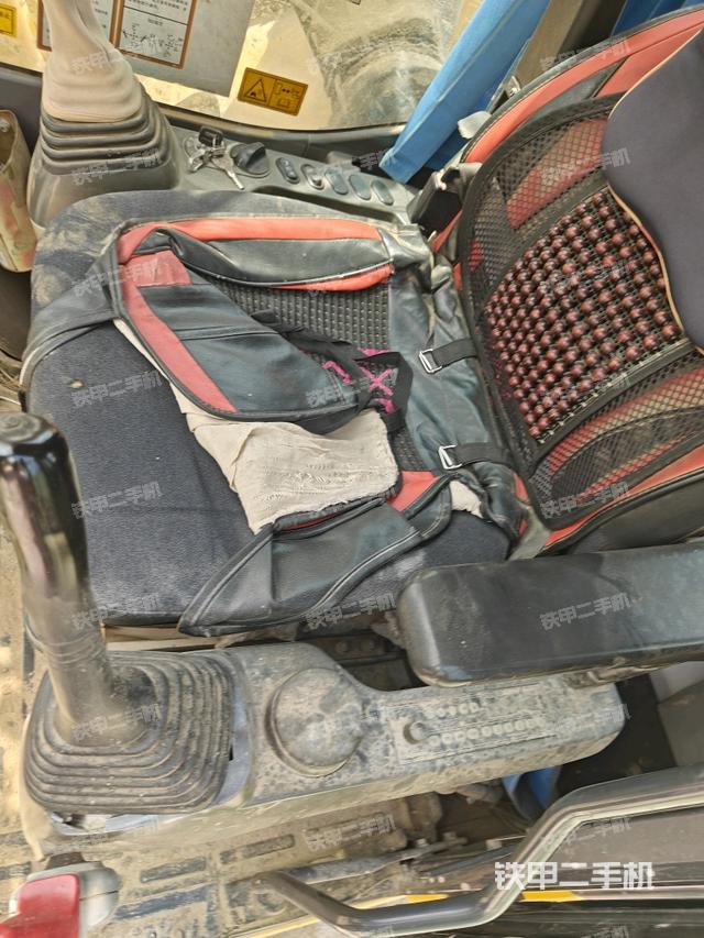 右側(cè)玻璃角標(biāo)（駕駛室部分）