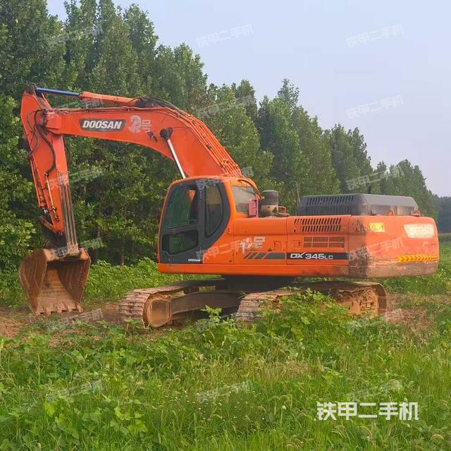 斗山DX345LC挖掘机