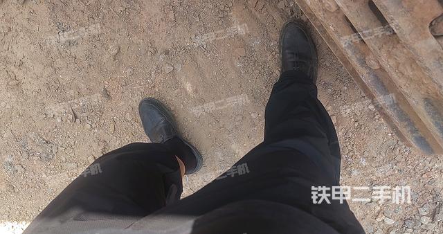 回轉(zhuǎn)馬達(dá)和主控閥（整機(jī)外觀）