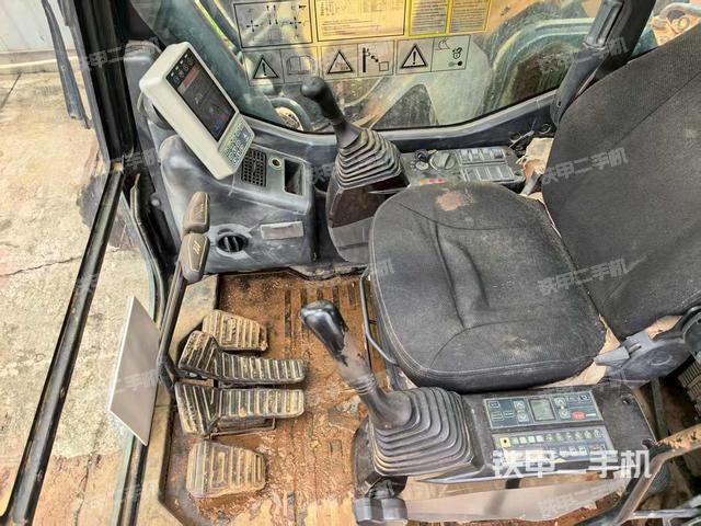 驾驶室整体（整机外观）