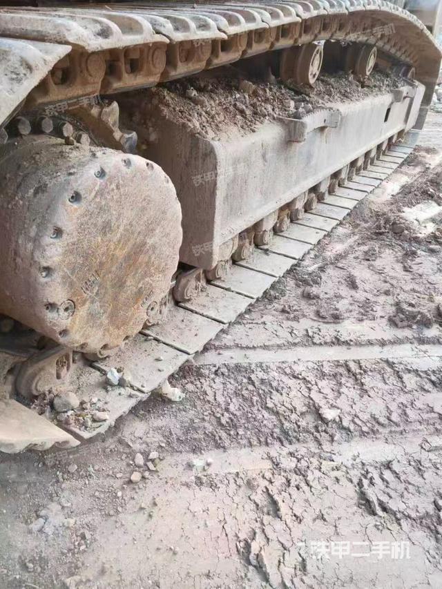 單側(cè)履帶整體（整機(jī)外觀）