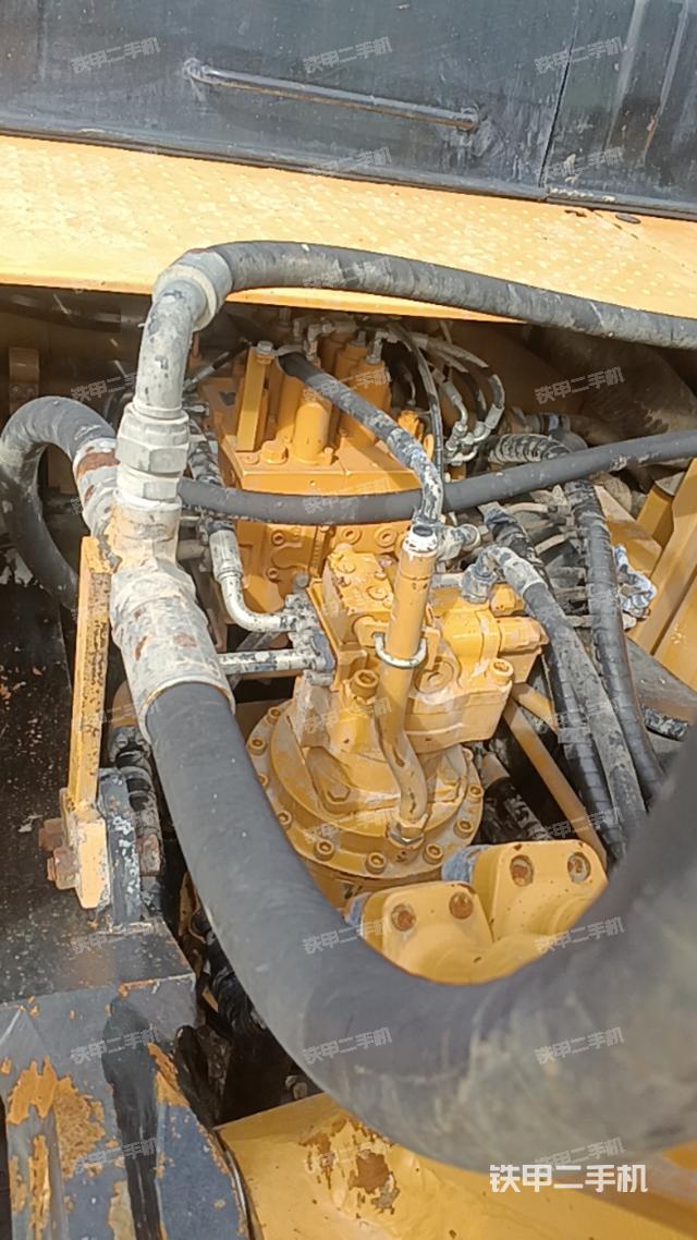 回轉(zhuǎn)馬達(dá)和主控閥(整機(jī)外觀) 回轉(zhuǎn)馬達(dá)和主控閥(整機(jī)外觀)