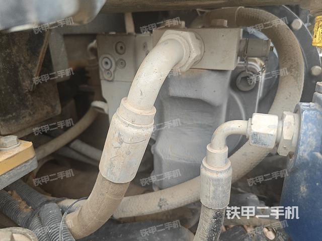 液壓泵艙室正面整體(整機外觀) 液壓泵艙室正面整體(整機外觀)