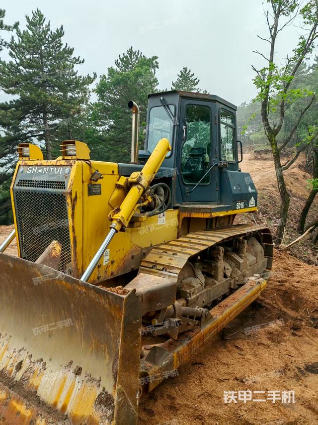 山推SD16标准型推土机