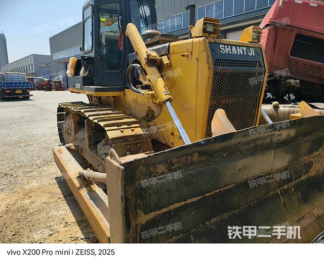 整機(jī)右側(cè)(設(shè)備外觀及核心部件) 整機(jī)右側(cè)(設(shè)備外觀及核心部件)