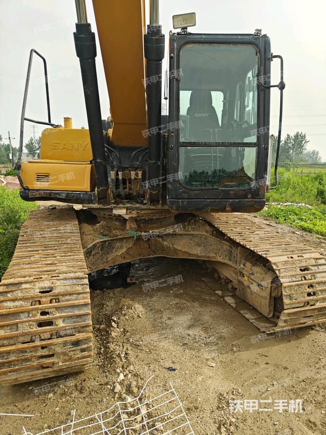 大臂油缸整體?豎拍（工作和回轉(zhuǎn)裝置）