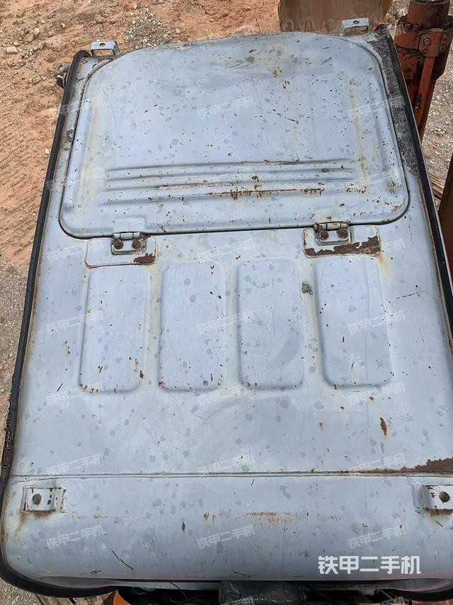 驾驶室顶部（整机外观）