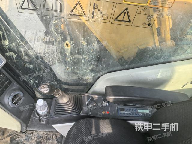 座椅右侧控制台/钥匙门/油门/含右手柄（驾驶室部分）