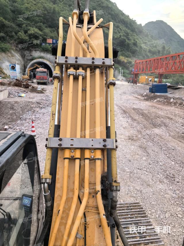 大臂背部俯视（工作和回转装置）