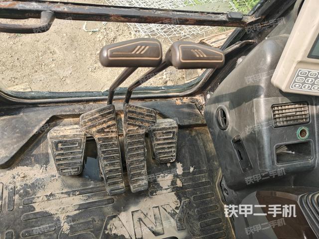 座椅右側(cè)控制臺/鑰匙門/油門/含右手柄（駕駛室部分）