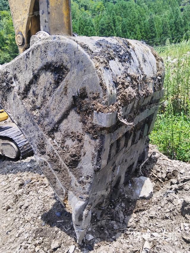 左后方玻璃角標(biāo)（駕駛室部分）