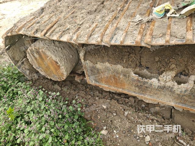 左驅(qū)動輪（行走機構(gòu)）