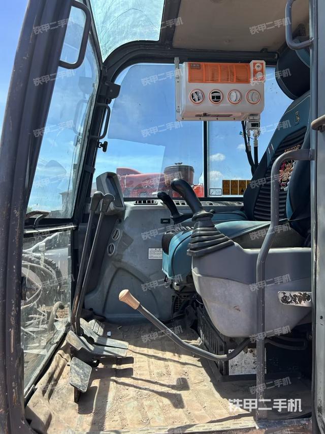 后窗玻璃角标（驾驶室部分）