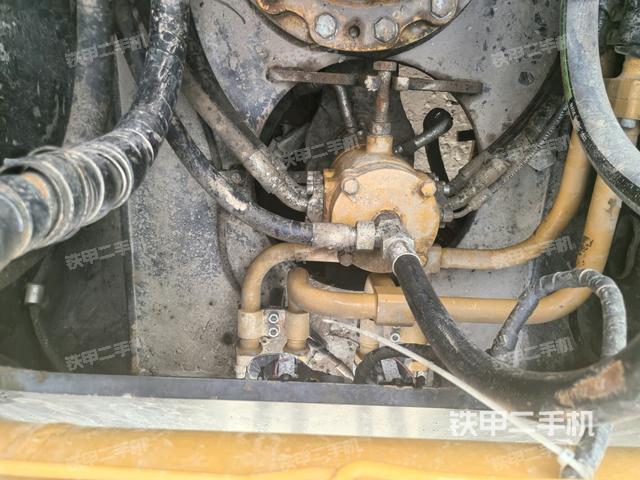 中央回转接头特写（上车部件）