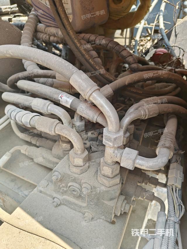 液壓泵艙室正面整體（整機(jī)外觀）