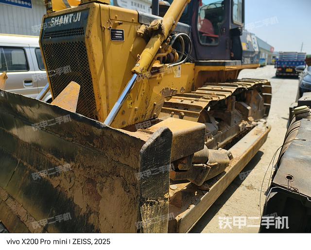 山推SD16标准型推土机
