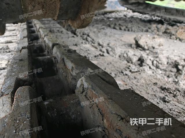 右驅(qū)動輪（行走機構(gòu)）