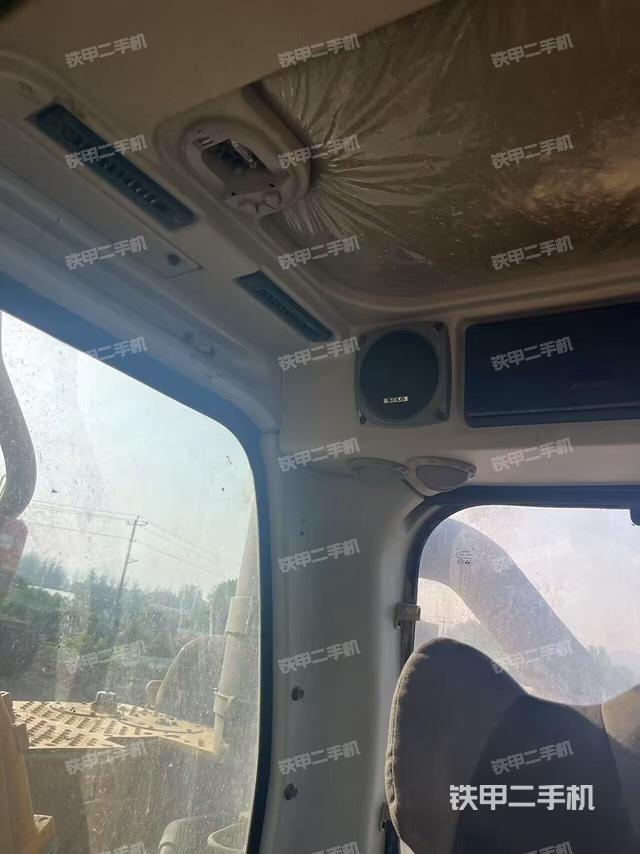 駕駛室頂部(整機外觀) 駕駛室頂部(整機外觀)