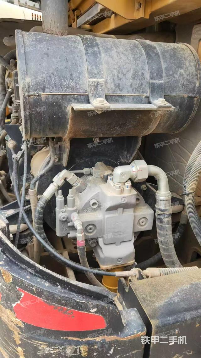 液壓泵艙室正面整體（整機(jī)外觀）