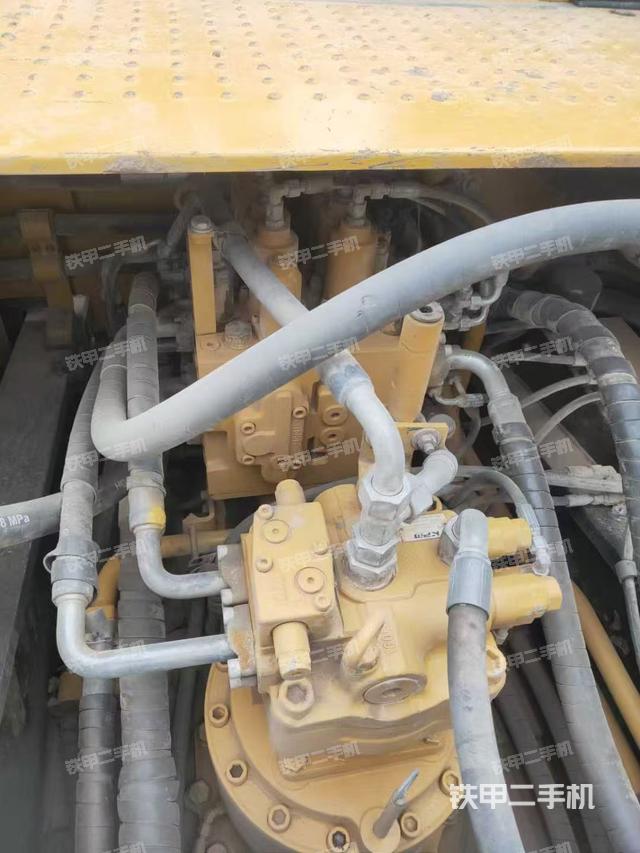 回轉馬達和主控閥（整機外觀）