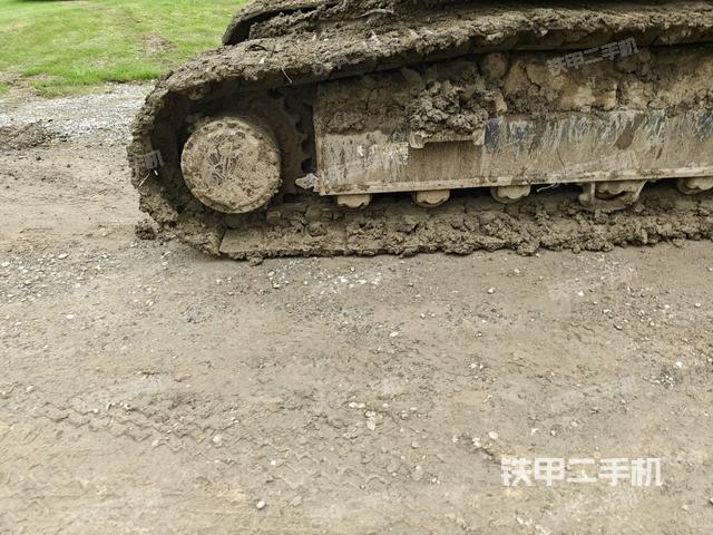 左驅(qū)動輪（行走機構(gòu)）