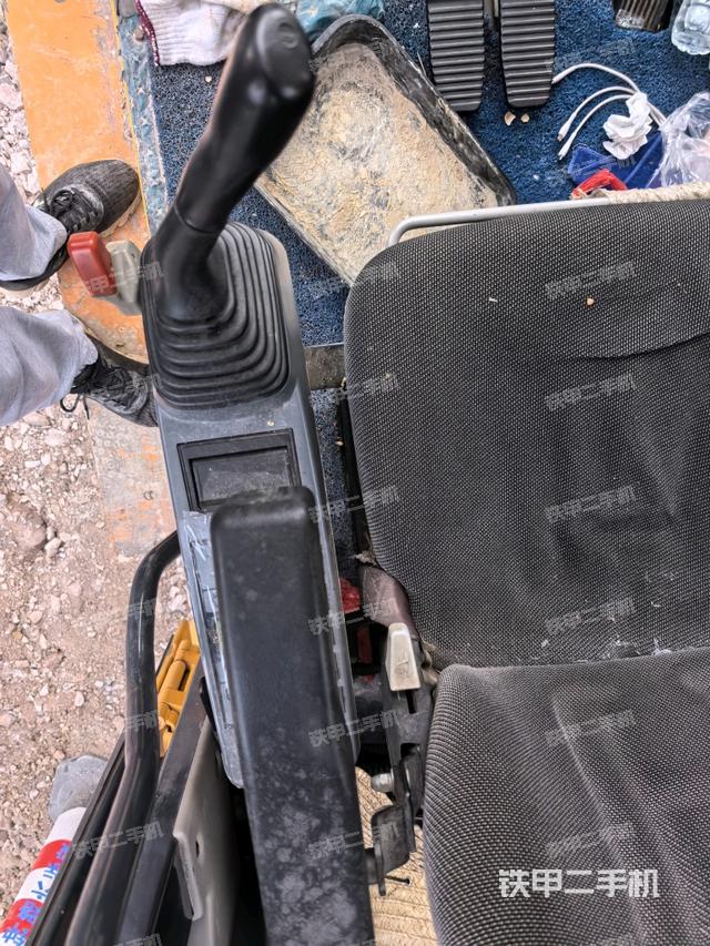 座椅左侧控制台/音响/含左手柄（驾驶室部分）