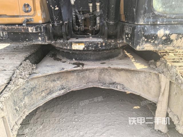 转盘和下车架正前（工作和回转装置）