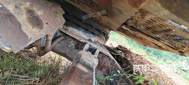 回轉馬達和主控閥(整機外觀) 回轉馬達和主控閥(整機外觀)