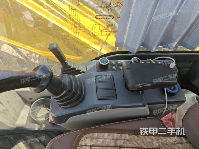 座椅右側(cè)控制臺(tái)/鑰匙門/油門/含右手柄（駕駛室部分）