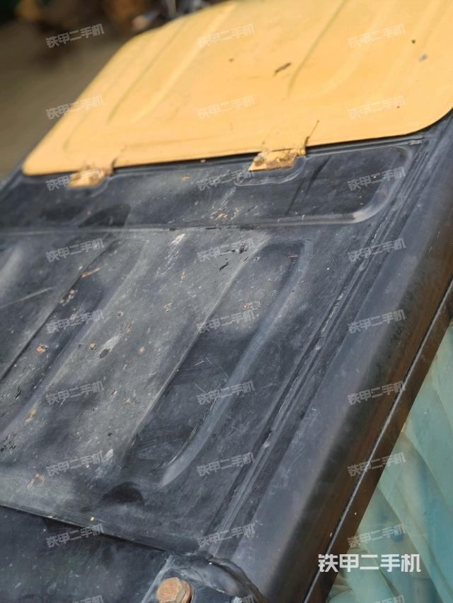 驾驶室顶部（整机外观）