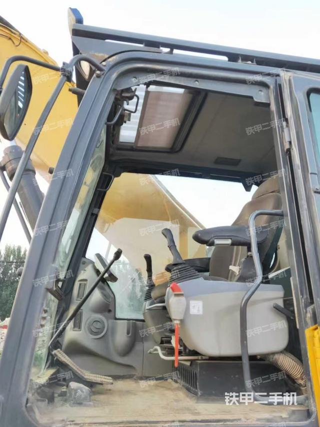 駕駛室整體（整機(jī)外觀）