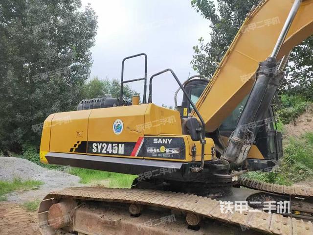 駕駛室頂部（整機外觀）