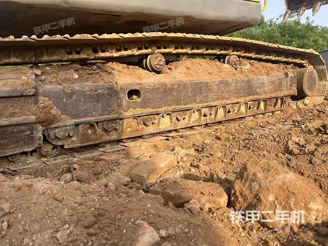 單側(cè)履帶整體(整機外觀) 單側(cè)履帶整體(整機外觀)