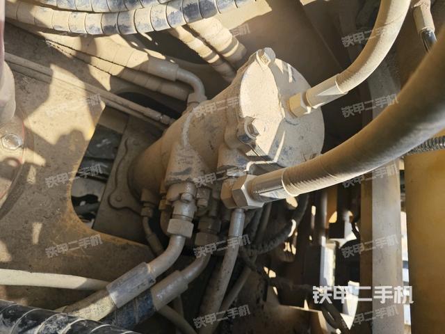 中央回轉(zhuǎn)接頭特寫（上車部件）