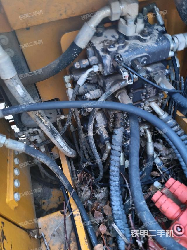 回轉(zhuǎn)馬達和主控閥（整機外觀）