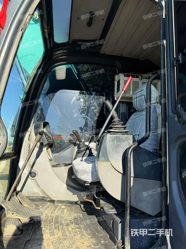 驾驶室整体（整机外观）