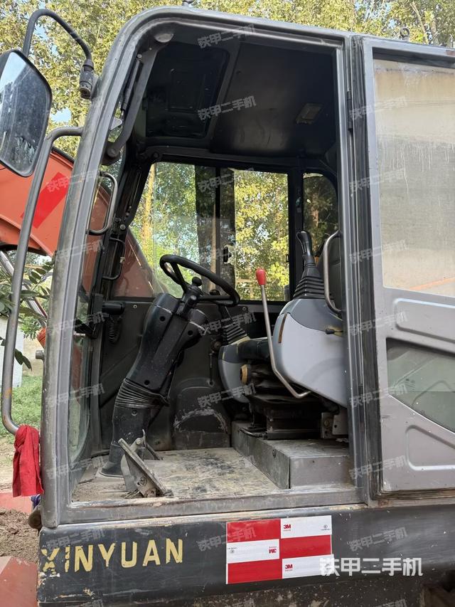 驾驶室顶部（整机外观）