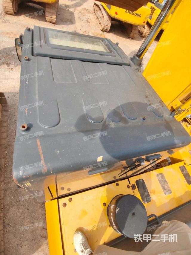 駕駛室頂部（整機外觀）