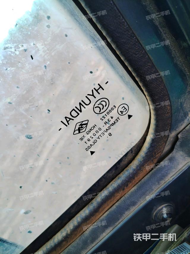 后窗玻璃角标（驾驶室部分）