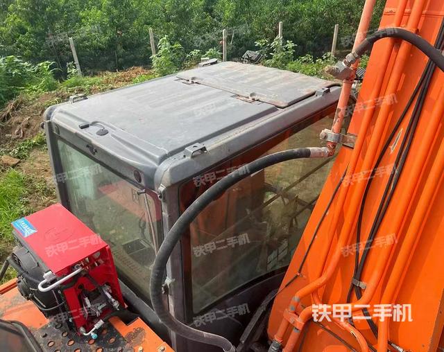 驾驶室顶部（整机外观）