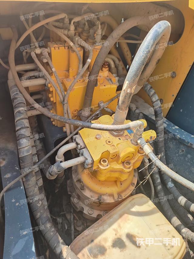 回轉(zhuǎn)馬達(dá)和主控閥(整機(jī)外觀) 回轉(zhuǎn)馬達(dá)和主控閥(整機(jī)外觀)