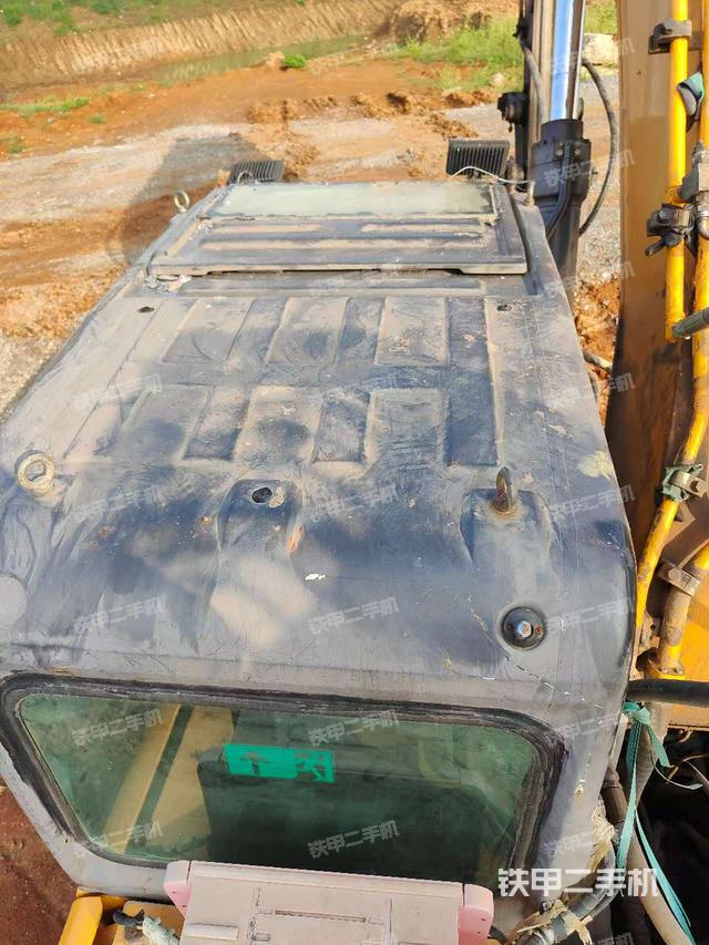 駕駛室頂部（整機外觀）