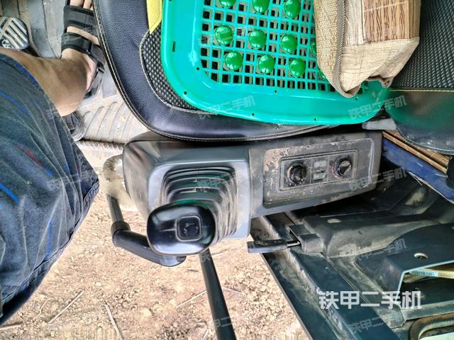 座椅左侧控制台/音响/含左手柄（驾驶室部分）