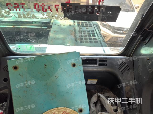 后窗玻璃角标（驾驶室部分）