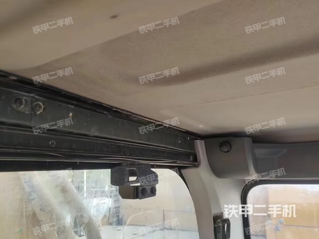 驾驶室顶部（整机外观）