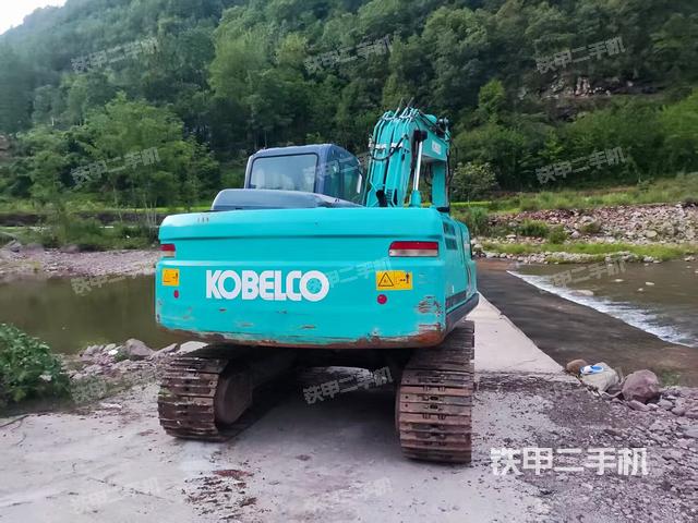 駕駛室頂部(整機外觀) 駕駛室頂部(整機外觀)