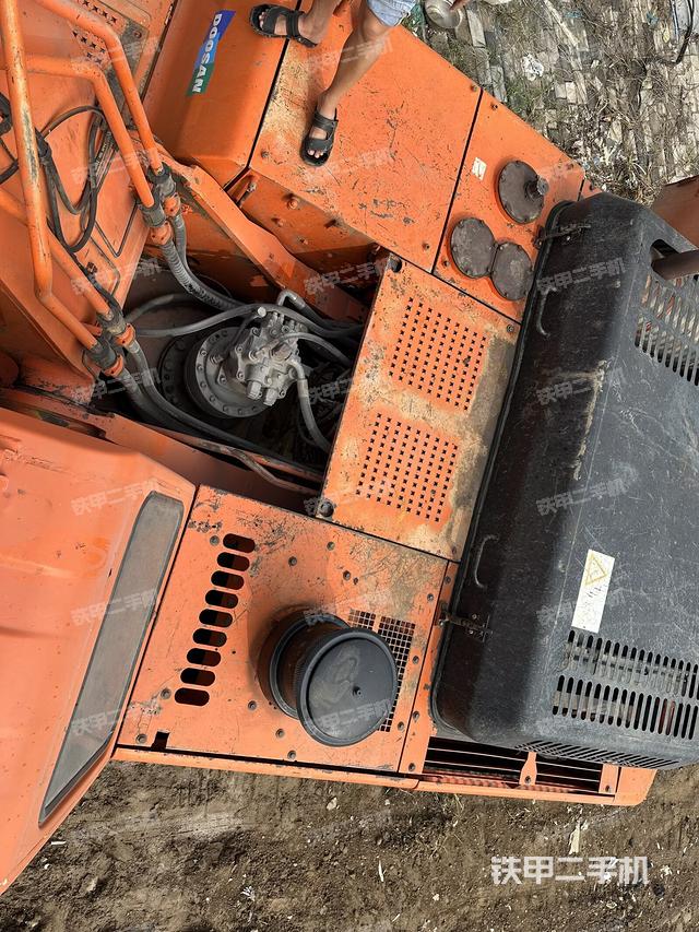 驾驶室顶部（整机外观）