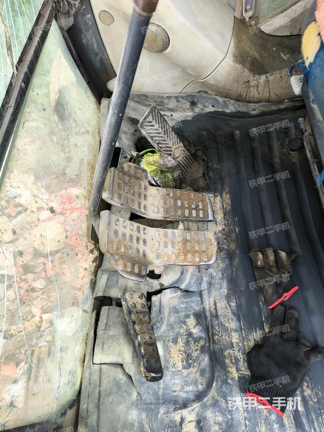 駕駛室左前45度（駕駛室部分）