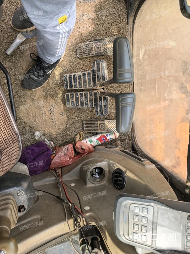 座椅左侧控制台/音响/含左手柄（驾驶室部分）