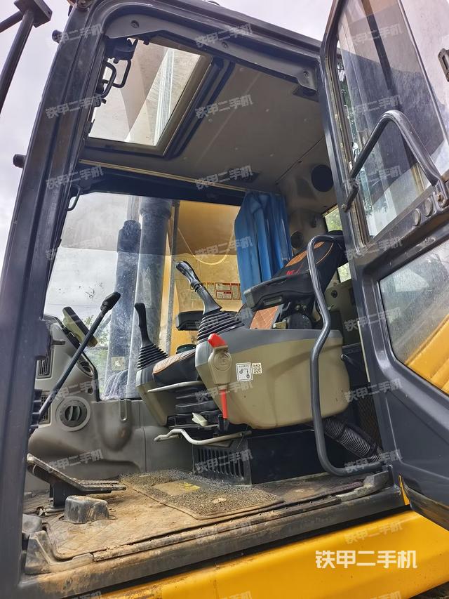 驾驶室整体（整机外观）